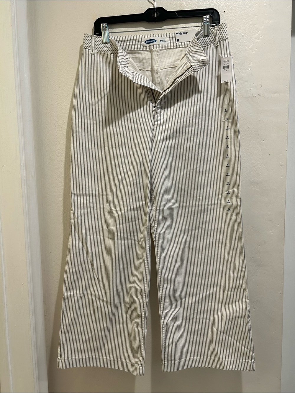 Women’s Old Navy Wide Leg Pinstripe Jeans in Cream and Gray